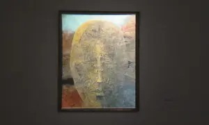 Portret z cyklu "Apokalipsa" Beksińskiego, jego ostatni obraz, emanuje niepokojem i tajemnicą.