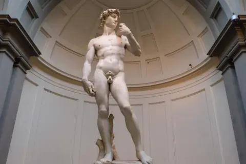 Słynne rzeźby Michała Anioła, Dawid, w muzeum.