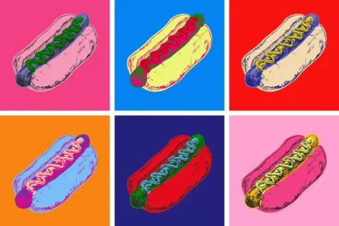 Pop art cechy: hot dogi w jaskrawych, kontrastowych kolorach, powtarzające się motywy, stylizowany rysunek.