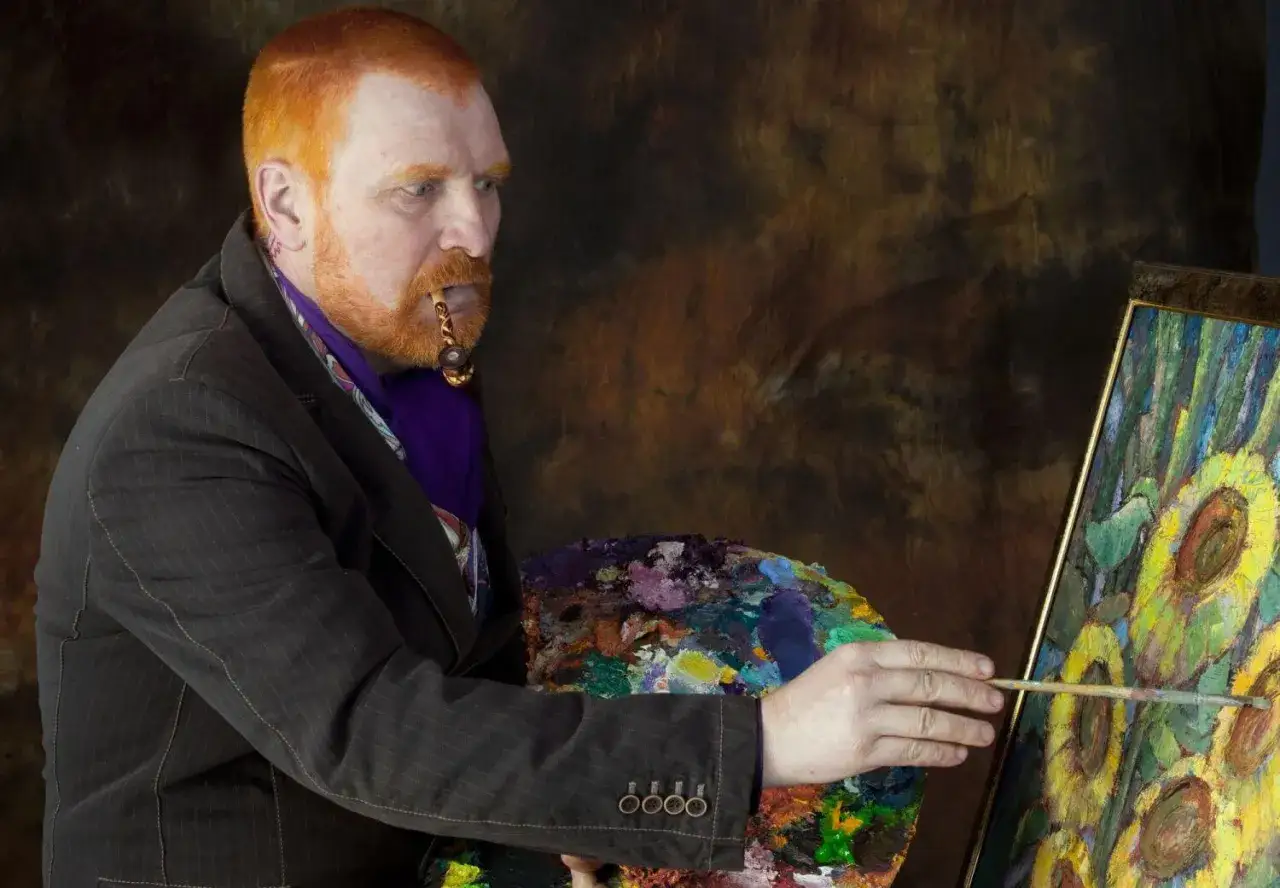 Mężczyzna z rudą brodą i fajką w ustach, malujący słoneczniki. Ciekawe vincent van gogh ciekawostki.