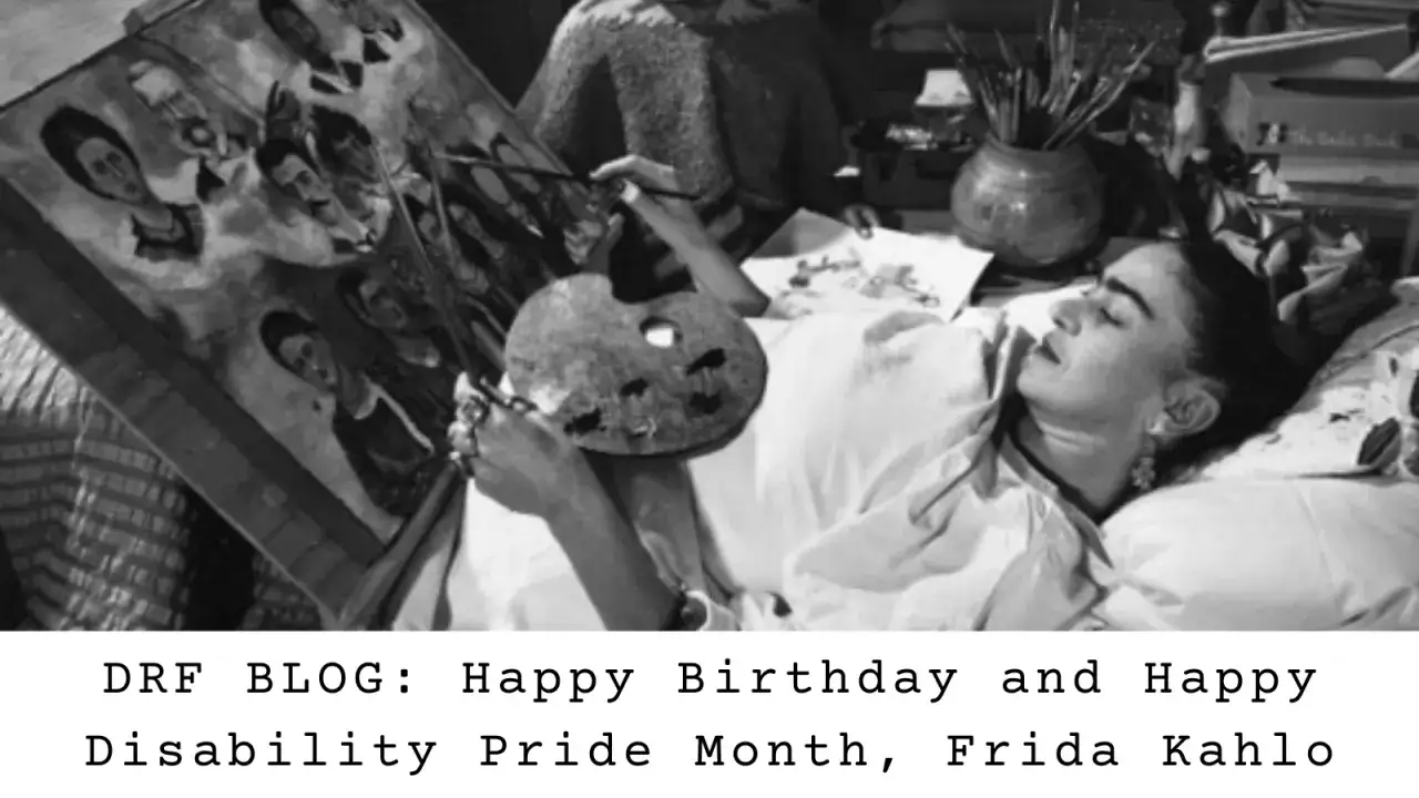 Frida Kahlo, mimo swojej niepełnosprawności, maluje leżąc w łóżku. Jej sztuka jest świadectwem siły ducha.