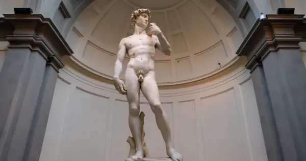 Słynne rzeźby Michała Anioła, Dawid, w muzeum.