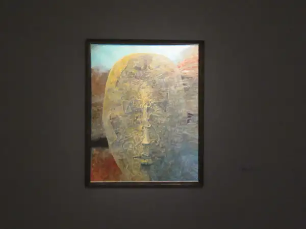 Portret z cyklu "Apokalipsa" Beksińskiego, jego ostatni obraz, emanuje niepokojem i tajemnicą.